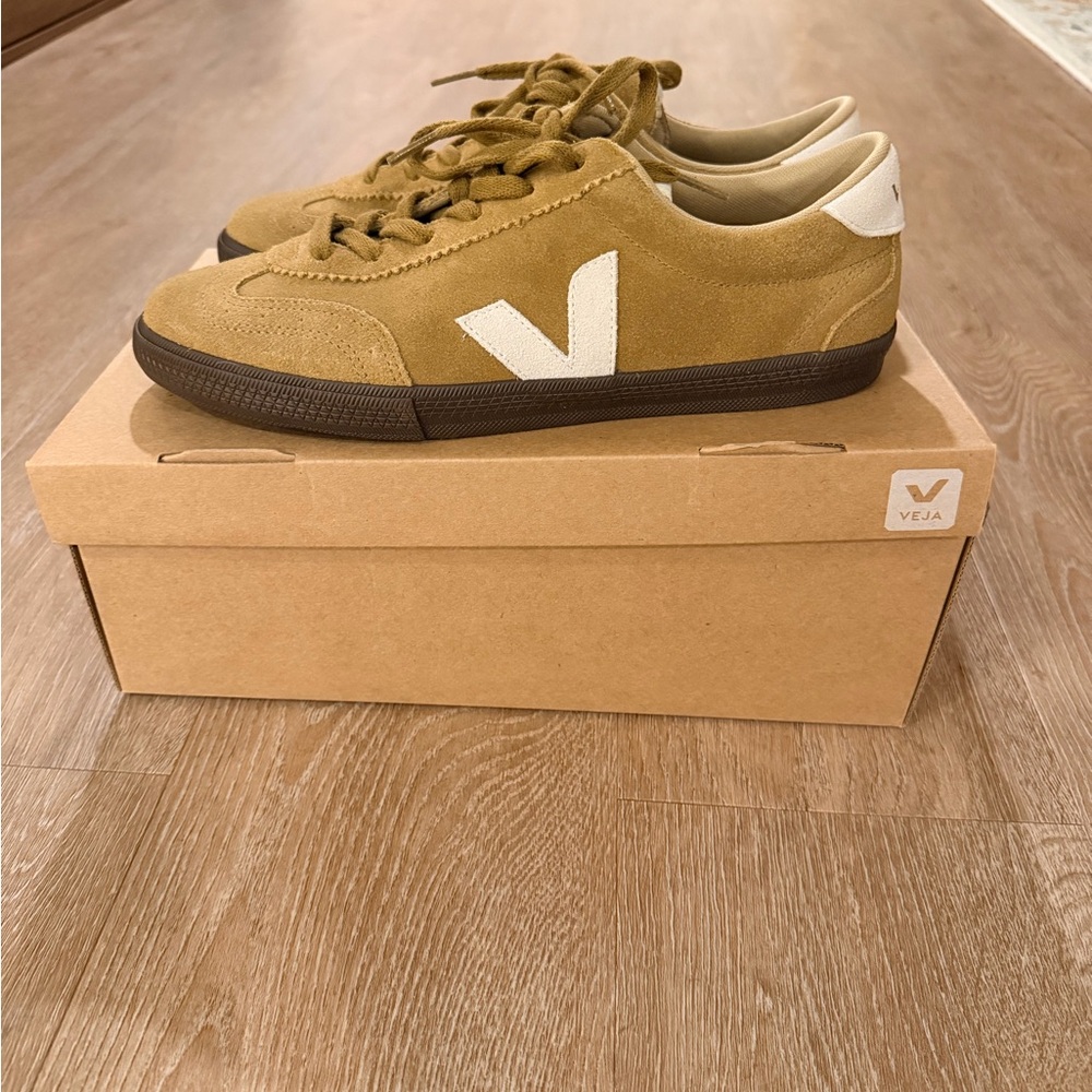 Veja Men’s Brown and White Sneakers (NWT)